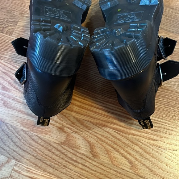 Dr Martens Devon Heart Leather Platform Boots Size 7 NEW - Picture 11 of 16
